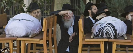 Israeli Filmmaker Making Documentary on Mumbai’s Jews