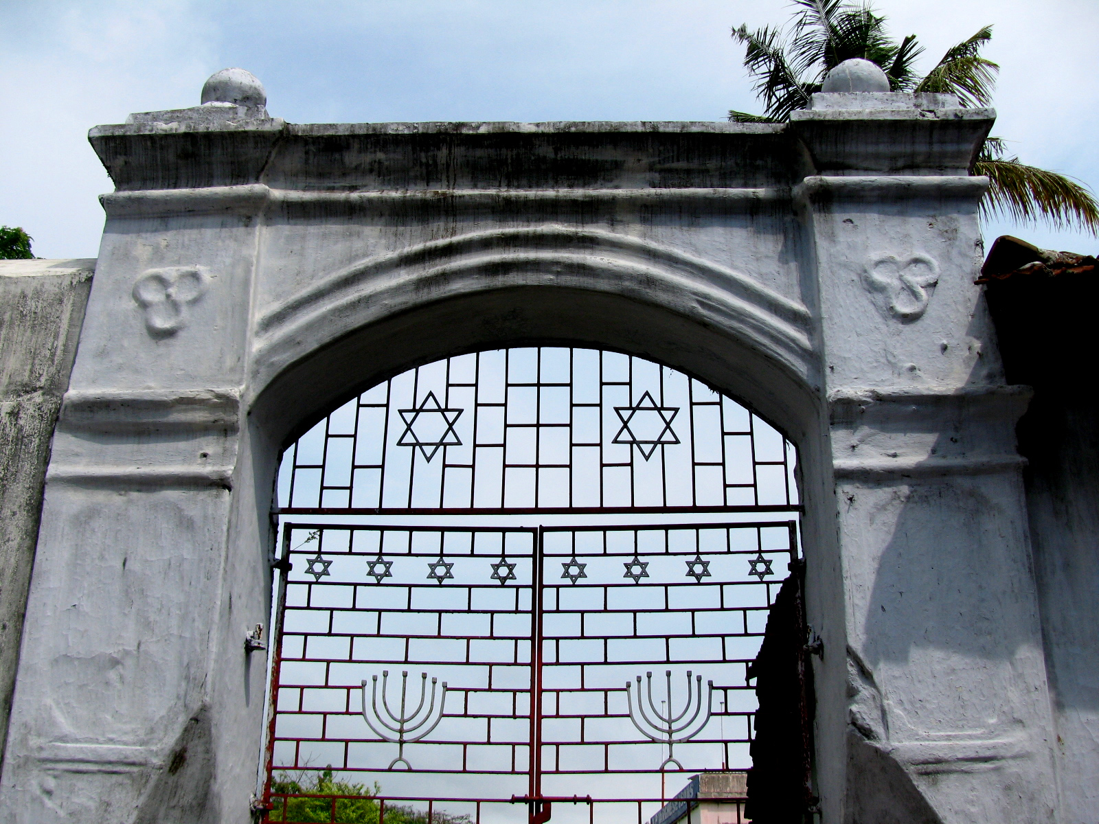 Growing Up Jewish in India: Synagogues, Customs, and Communities